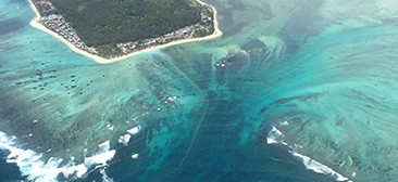 Helicopter Tour - Experience the Underwater Waterfall from the Airport